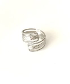 Anillo  HUG plateado