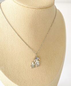 Alternative view of Collar MAMÁ silueta plateado