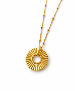 Collar dorado con charm circular