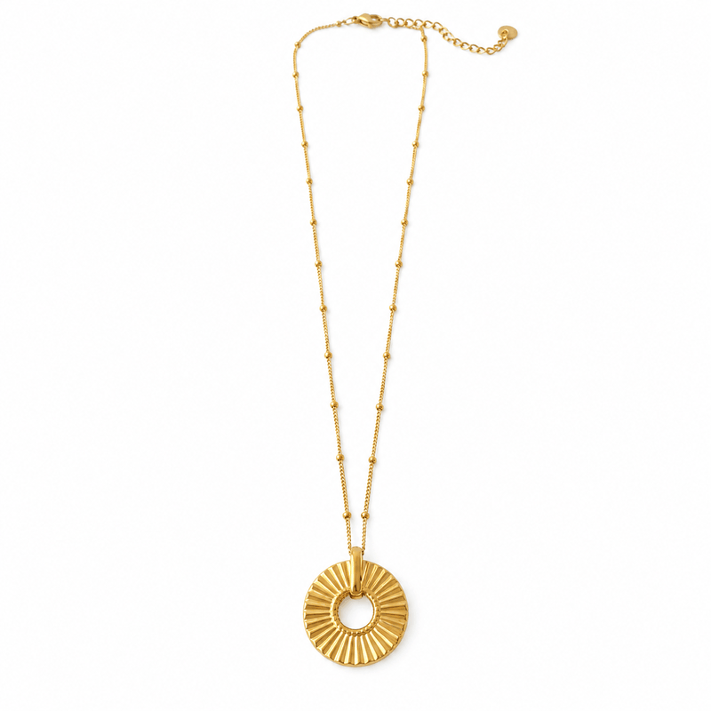 Collar dorado con charm circular - Imagen 2